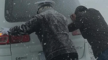 &ldquo;冰雕&rdquo;交警找到了！致敬戰(zhàn)斗在抗風(fēng)雪一線的交警