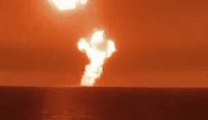 驚人！火光沖天 里海海面發(fā)生巨大爆炸