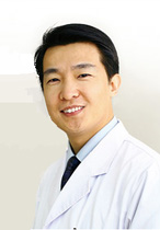 葉子?。罕本┟罓柲垦劭漆t(yī)院院長(zhǎng)