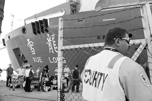 21日，雪龍?zhí)栒郎?zhǔn)備從澳大利亞的弗里曼特爾港啟程，前往MH370航班失聯(lián)疑似海域。