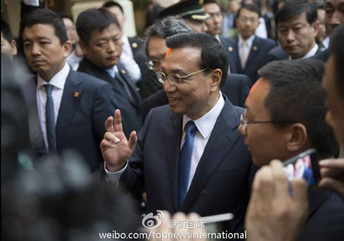 李克強(qiáng)：在非中企了解當(dāng)?shù)匚幕拍茉「?。圖片來(lái)源：&ldquo;新國(guó)際&rdquo;微博。
