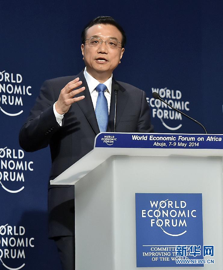 5月8日，國務院總理李克強在阿布賈出席第24屆世界經(jīng)濟論壇非洲峰會全會，發(fā)表題為《共同推動非洲發(fā)展邁上新臺階》的特別致辭。 新華社記者李濤 攝 