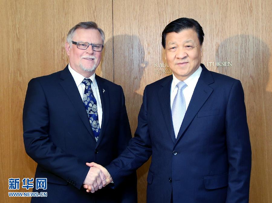 6月14日，中共中央政治局常委、中央書記處書記劉云山在芬蘭羅瓦涅米會見羅瓦涅米市長羅特沃寧。 新華社記者姚大偉攝