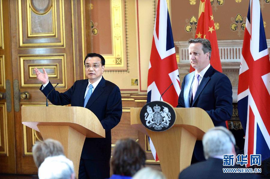 6月17日，中國國務(wù)院總理李克強同英國首相卡梅倫在倫敦舉行中英總理年度會晤后共同會見記者。新華社記者 李濤 攝  