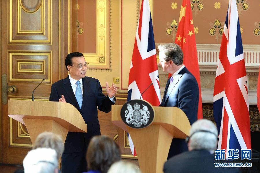 6月17日，中國國務(wù)院總理李克強同英國首相卡梅倫在倫敦舉行中英總理年度會晤后共同會見記者。新華社記者 李濤 攝