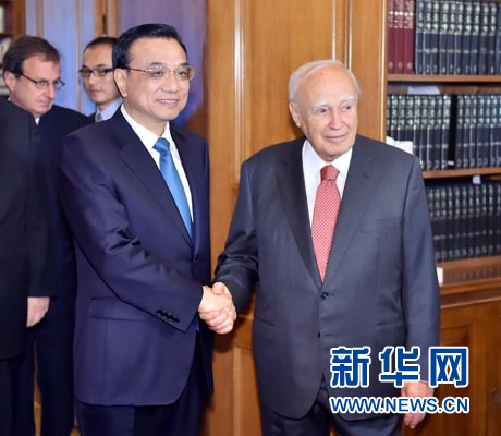 6月20日，國(guó)務(wù)院總理李克強(qiáng)在雅典總統(tǒng)府會(huì)見(jiàn)希臘總統(tǒng)帕普利亞斯。 新華社記者 李濤 攝