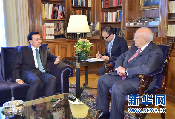 6月20日，國(guó)務(wù)院總理李克強(qiáng)在雅典總統(tǒng)府會(huì)見(jiàn)希臘總統(tǒng)帕普利亞斯。 新華社記者 李濤 攝