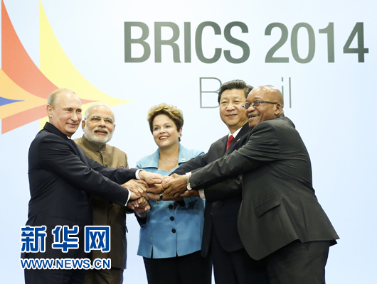 這是習(xí)近平同出席會晤的巴西總統(tǒng)羅塞夫、俄羅斯總統(tǒng)普京、印度總理莫迪、南非總統(tǒng)祖馬合影。新華社記者 蘭紅光 攝