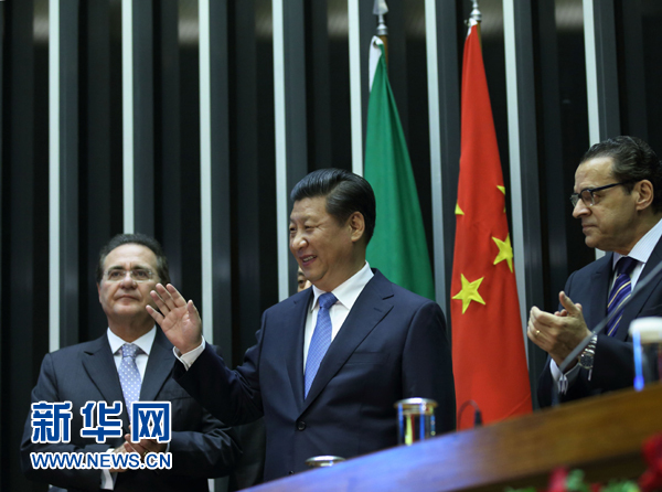 7月16日，國家主席習近平在巴西國會發(fā)表《弘揚傳統(tǒng)友好共譜合作新篇》的演講。 新華社記者 蘭紅光 攝 