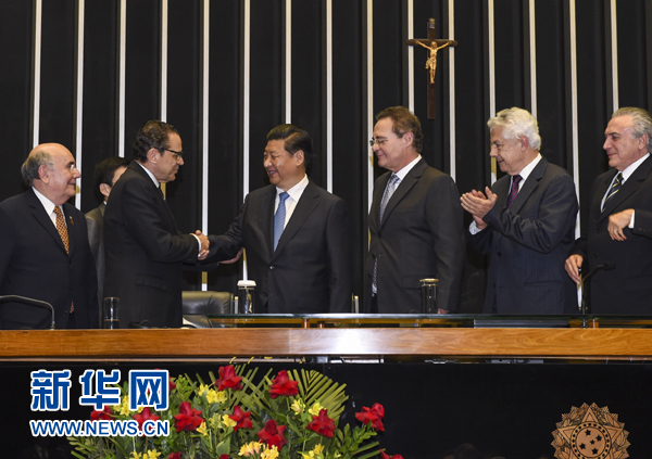 7月16日，國家主席習近平在巴西國會發(fā)表《弘揚傳統(tǒng)友好共譜合作新篇》的演講。 新華社記者 李學仁 攝 