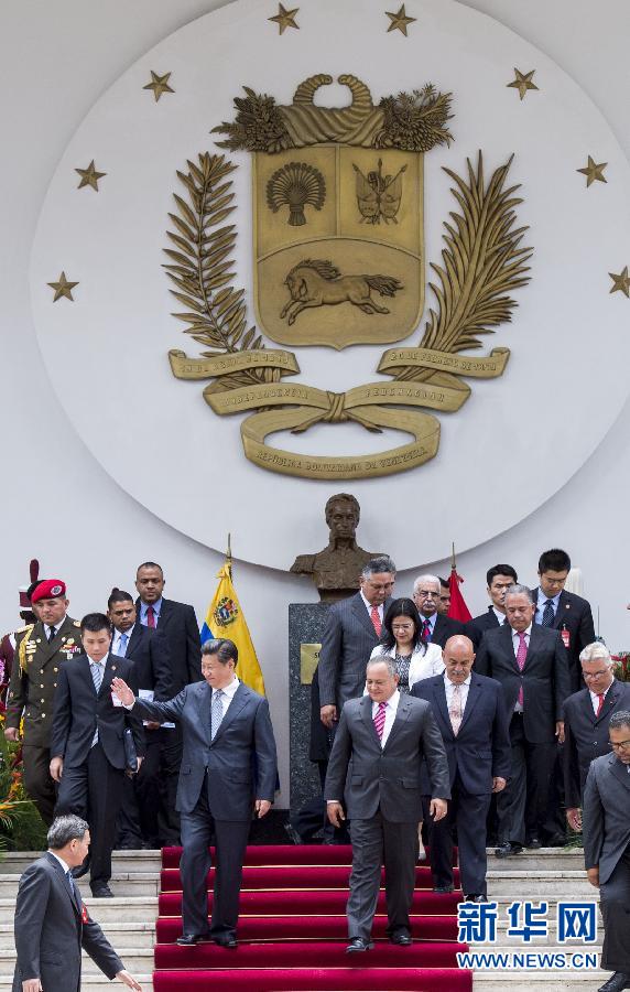 當(dāng)?shù)貢r間7月21日，國家主席習(xí)近平在加拉加斯會見委內(nèi)瑞拉全國代表大會主席卡韋略。 新華社記者 王曄 攝