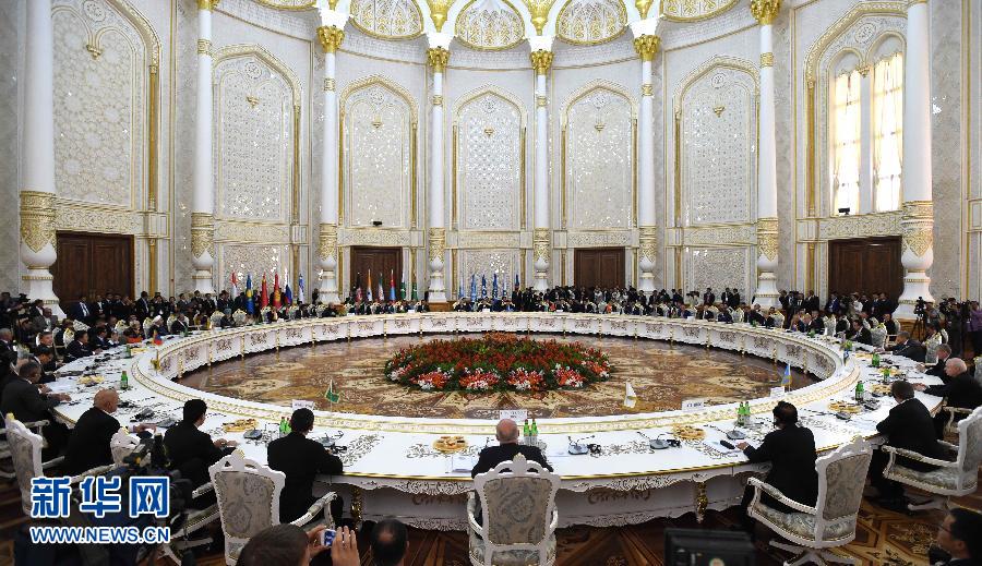 9月12日，上海合作組織成員國(guó)元首理事會(huì)第十四次會(huì)議在塔吉克斯坦首都杜尚別舉行。國(guó)家主席習(xí)近平出席會(huì)議并發(fā)表重要講話。新華社記者馬占成攝 