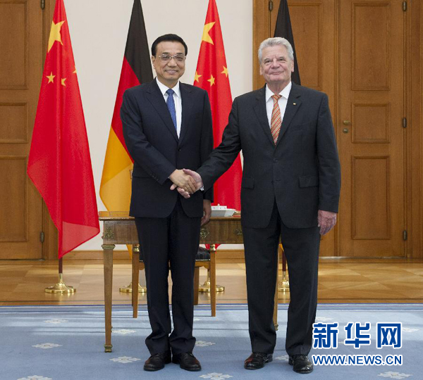 10月10日，國務(wù)院總理李克強在柏林會見德國總統(tǒng)高克。 新華社記者 王曄 攝 