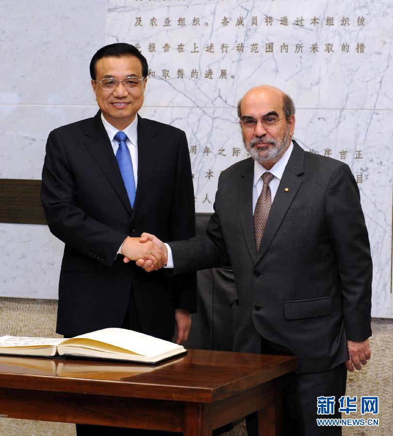 10月15日，中國(guó)國(guó)務(wù)院總理李克強(qiáng)在羅馬會(huì)見聯(lián)合國(guó)糧農(nóng)組織總干事格拉齊亞諾。 新華社記者 饒愛民 攝