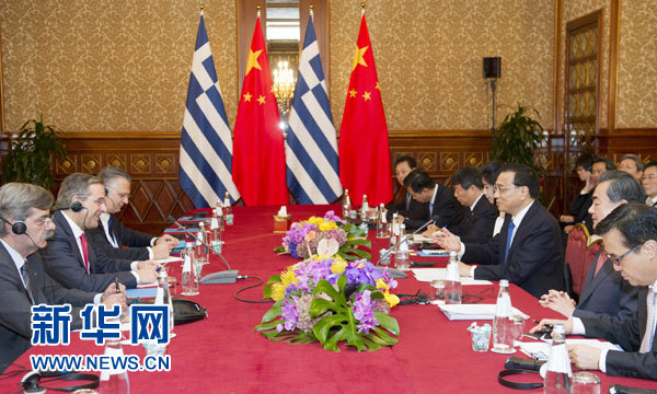 10月16日，中國國務(wù)院總理李克強(qiáng)在意大利米蘭會見希臘總理薩馬拉斯。 新華社記者 謝環(huán)馳 攝