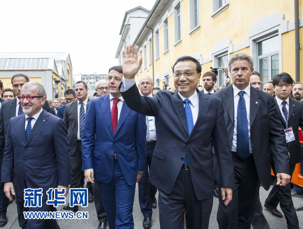 10月16日，中國國務院總理李克強在米蘭與意大利總理倫齊共同出席第五屆中意創(chuàng)新合作周大會并致辭。這是李克強抵達位于米蘭理工大學的會場。新華社記者王曄攝
