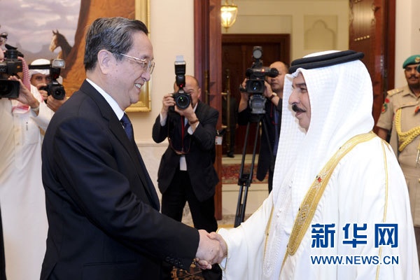 11月6日，正在巴林進行正式友好訪問的全國政協(xié)主席俞正聲在麥納麥會見巴林國王哈馬德。 新華社記者 張鐸 攝