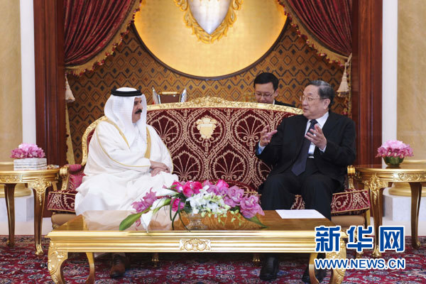 11月6日，正在巴林進行正式友好訪問的全國政協(xié)主席俞正聲在麥納麥會見巴林國王哈馬德。 新華社記者 張鐸 攝