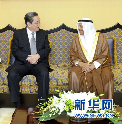 11月6日，正在巴林進行正式友好訪問的全國政協(xié)主席俞正聲在麥納麥與巴林協(xié)商會議主席阿里舉行會談。 新華社記者 張鐸 攝