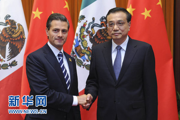 11月11日，國務(wù)院總理李克強(qiáng)在北京人民大會堂會見來華進(jìn)行國事訪問并出席亞太經(jīng)合組織第二十二次領(lǐng)導(dǎo)人非正式會議的墨西哥總統(tǒng)培尼亞。新華社記者張鐸攝