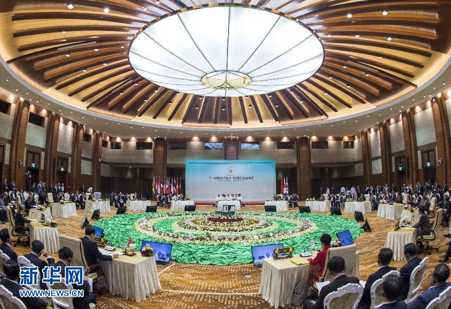 11月13日，中國(guó)國(guó)務(wù)院總理李克強(qiáng)在緬甸首都內(nèi)比都出席第17次東盟與中日韓（10+3）領(lǐng)導(dǎo)人會(huì)議。 新華社記者 王曄 攝