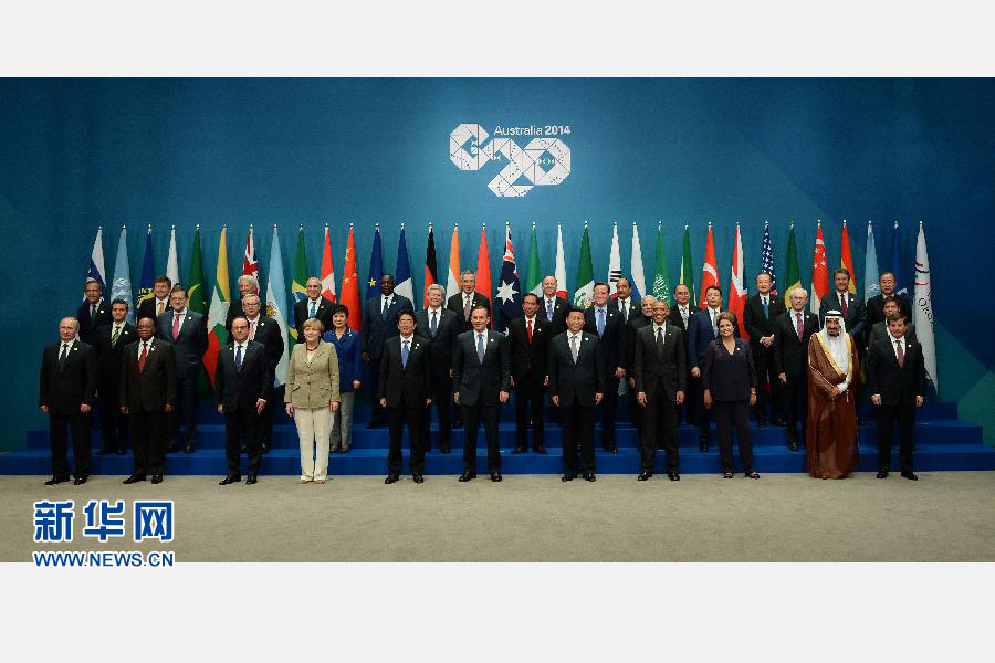 11月15日，二十國集團(tuán)領(lǐng)導(dǎo)人第九次峰會在澳大利亞布里斯班舉行。國家主席習(xí)近平出席會議并發(fā)表題為《推動(dòng)創(chuàng)新發(fā)展實(shí)現(xiàn)聯(lián)動(dòng)增長》的重要講話。這是習(xí)近平主席同與會領(lǐng)導(dǎo)人合影。 新華社記者 馬占成 攝