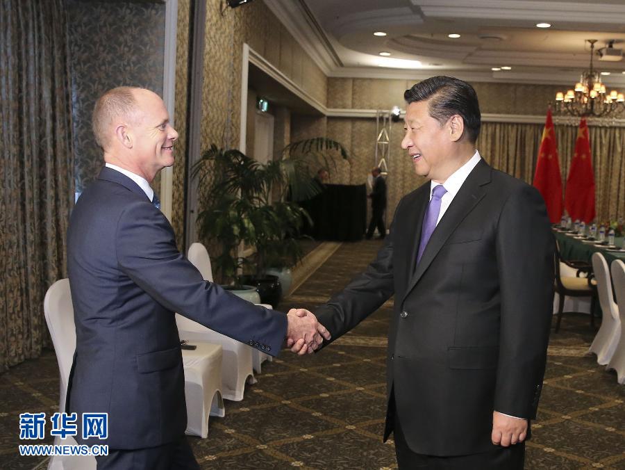 11月16日，國(guó)家主席習(xí)近平在布里斯班會(huì)見(jiàn)澳大利亞昆士蘭州州長(zhǎng)紐曼。 新華社記者丁林?jǐn)z 