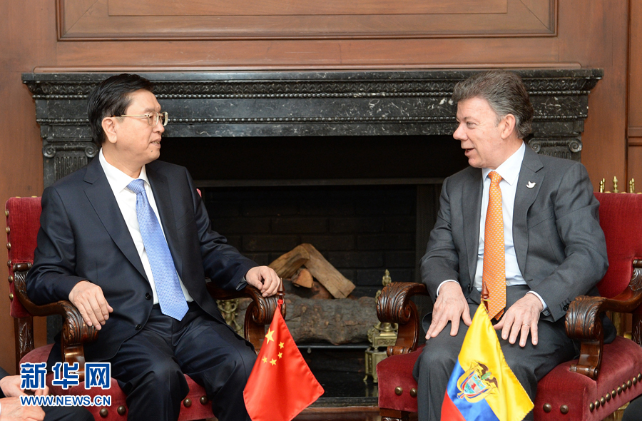 11月24日，正在哥倫比亞進行正式友好訪問的全國人大常委會委員長張德江在波哥大會見哥倫比亞總統(tǒng)桑托斯。 新華社記者 劉建生 攝