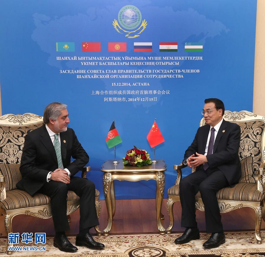 12月15日，中國(guó)國(guó)務(wù)院總理李克強(qiáng)在阿斯塔納會(huì)見(jiàn)阿富汗首席執(zhí)行官阿卜杜拉。 新華社記者 龐興雷 攝