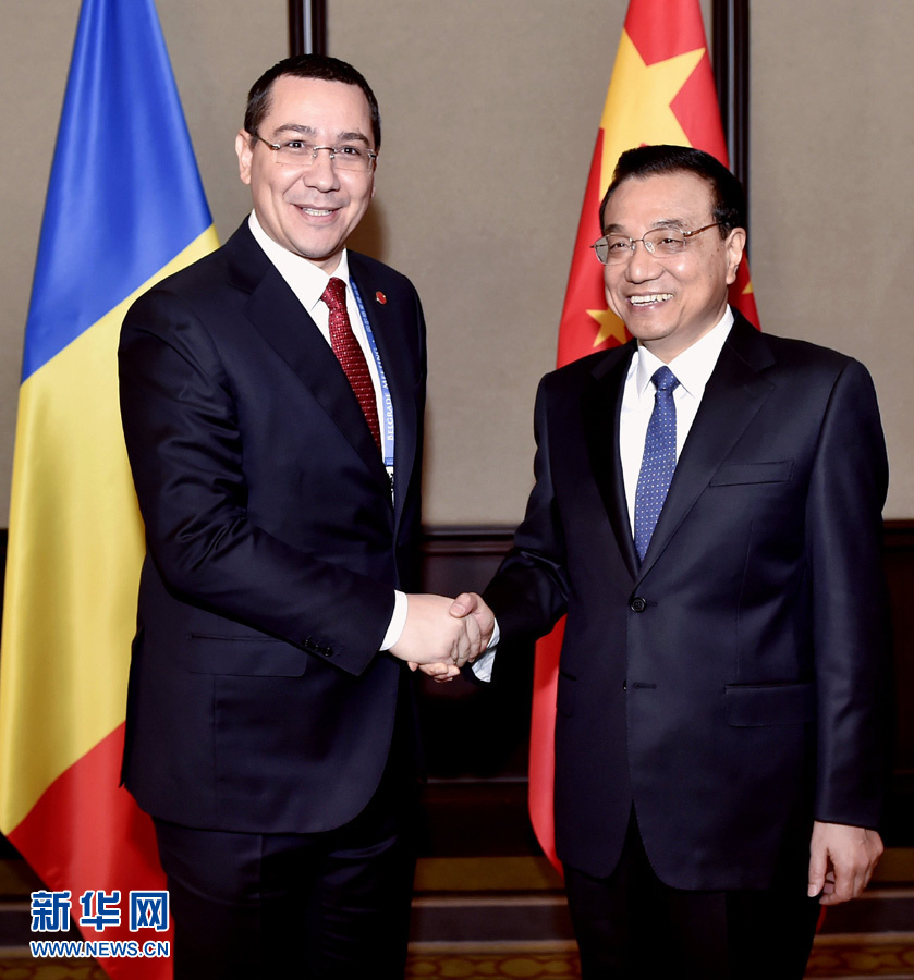 12月16日，中國國務(wù)院總理李克強(qiáng)在貝爾格萊德會見羅馬尼亞總理蓬塔。 新華社記者劉力航攝