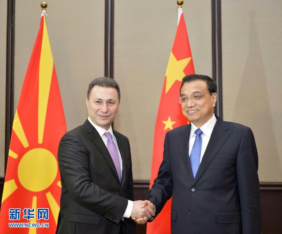 12月17日，中國(guó)國(guó)務(wù)院總理李克強(qiáng)在貝爾格萊德會(huì)見(jiàn)馬其頓總理格魯埃夫斯基。 新華社記者劉力航攝 