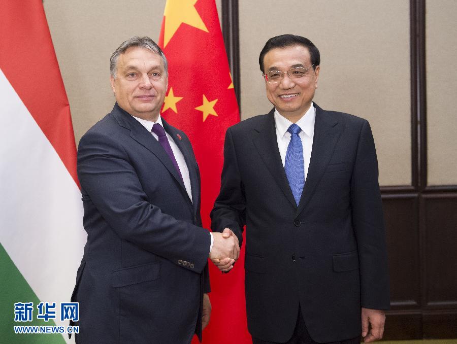 12月17日，中國(guó)國(guó)務(wù)院總理李克強(qiáng)在貝爾格萊德會(huì)見(jiàn)匈牙利總理歐爾班。 新華社記者黃敬文攝 