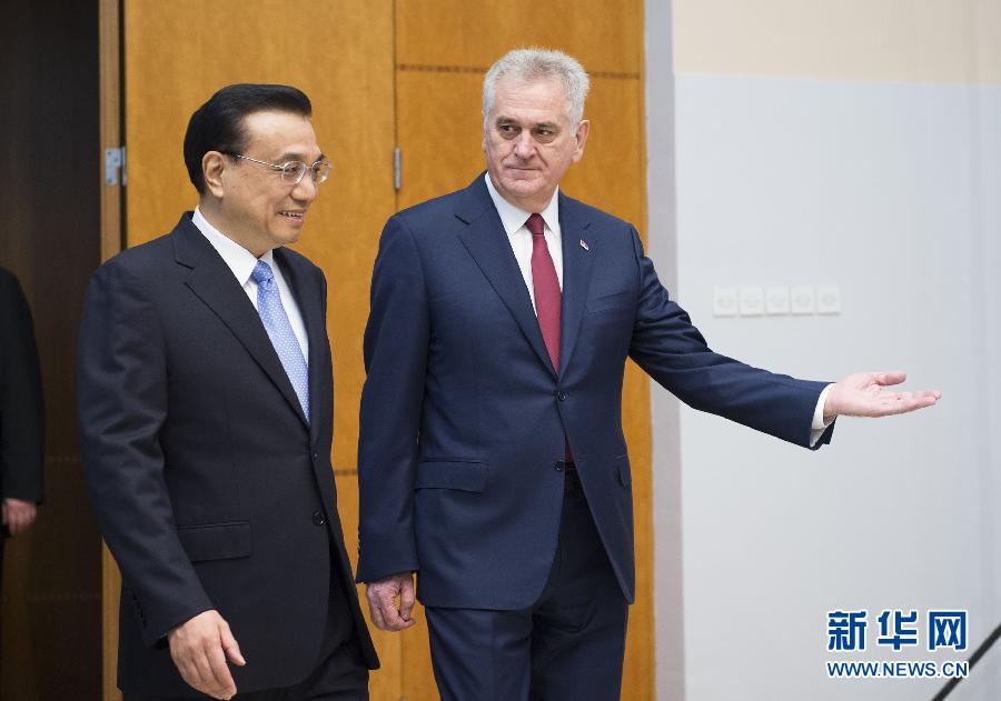 12月18日，國務院總理李克強在貝爾格萊德會見塞爾維亞總統(tǒng)尼科利奇。 新華社記者 黃敬文 攝 