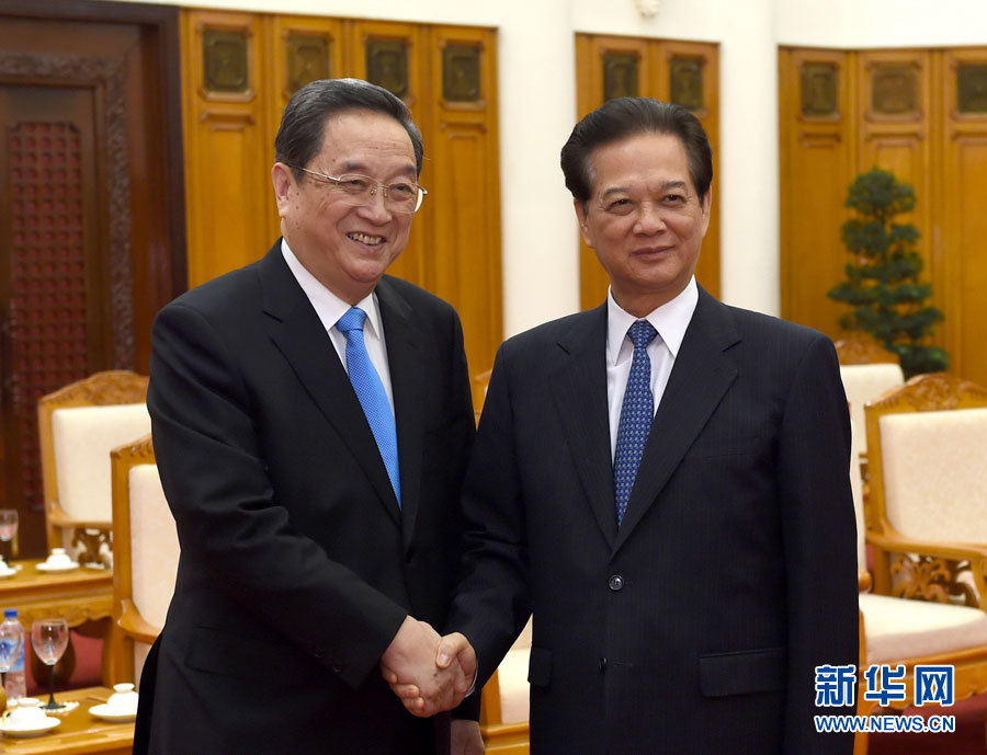 12月25日至27日，中共中央政治局常委、全國政協(xié)主席俞正聲對(duì)越南進(jìn)行正式訪問。這是12月26日，俞正聲在河內(nèi)會(huì)見越南政府總理阮晉勇。 新華社記者馬占成攝