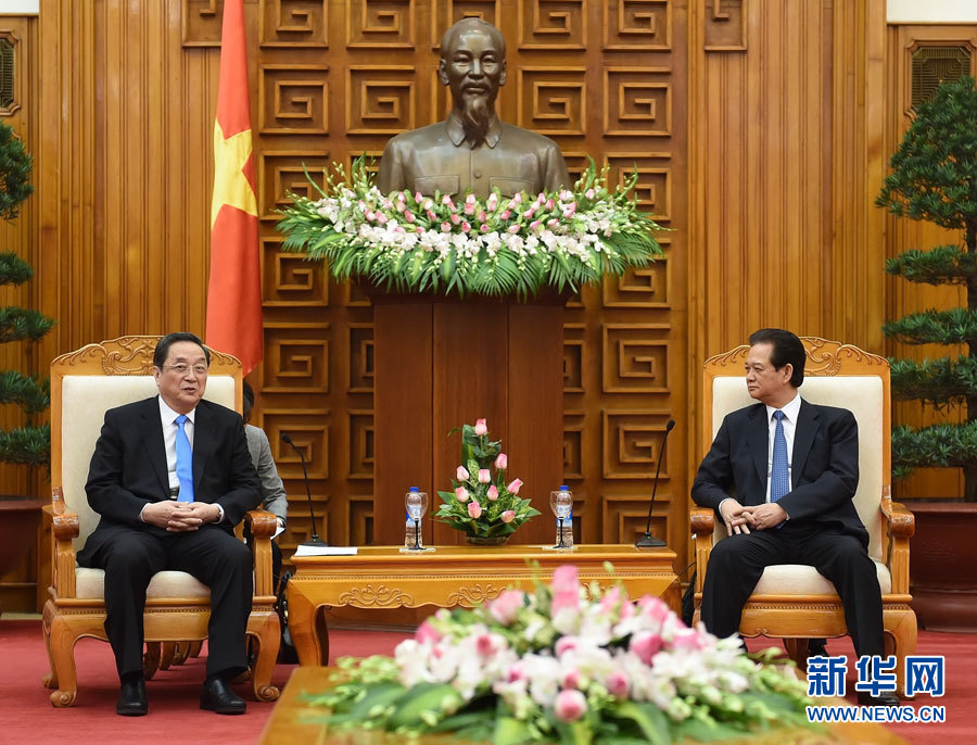 12月25日至27日，中共中央政治局常委、全國政協(xié)主席俞正聲對(duì)越南進(jìn)行正式訪問。這是12月26日，俞正聲在河內(nèi)會(huì)見越南政府總理阮晉勇。 新華社記者劉建生攝