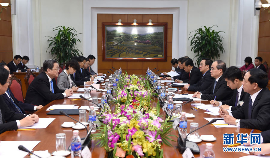 12月25日至27日，中共中央政治局常委、全國政協(xié)主席俞正聲對(duì)越南進(jìn)行正式訪問。這是12月26日，俞正聲在河內(nèi)與越南祖國陣線主席阮善仁舉行會(huì)談。 新華社記者馬占成攝