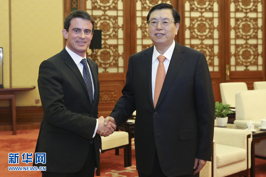 1月30日，全國人大常委會委員長張德江在北京人民大會堂會見法國總理瓦爾斯。 新華社記者丁林 攝 