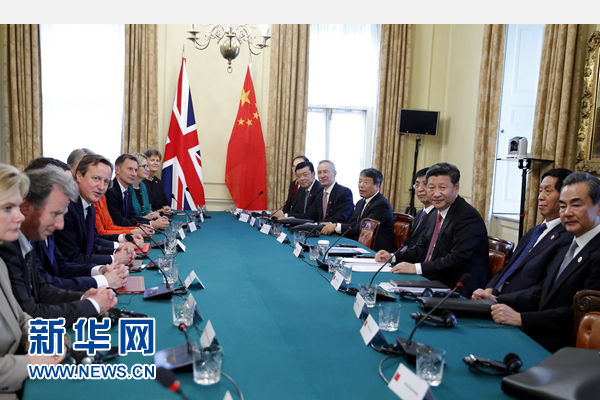 10月21日，國家主席習(xí)近平在倫敦唐寧街首相府同英國首相卡梅倫舉行會談。 新華社記者 鞠鵬 攝 