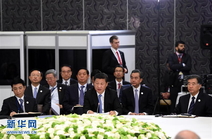  11月15日，金磚國(guó)家領(lǐng)導(dǎo)人非正式會(huì)晤在土耳其安塔利亞舉行，中國(guó)國(guó)家主席習(xí)近平、俄羅斯總統(tǒng)普京、印度總理莫迪、南非總統(tǒng)祖馬、巴西總統(tǒng)羅塞夫出席。習(xí)近平在會(huì)上發(fā)表題為《開(kāi)拓機(jī)遇應(yīng)對(duì)挑戰(zhàn)》的重要講話。 新華社記者 饒愛(ài)民 攝 