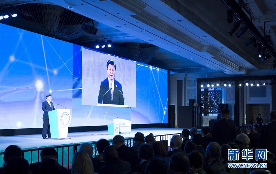 11月18日，國家主席習近平在菲律賓馬尼拉出席亞太經(jīng)合組織（APEC）工商領(lǐng)導人峰會并發(fā)表主旨演講。 新華社記者 王曄 攝 