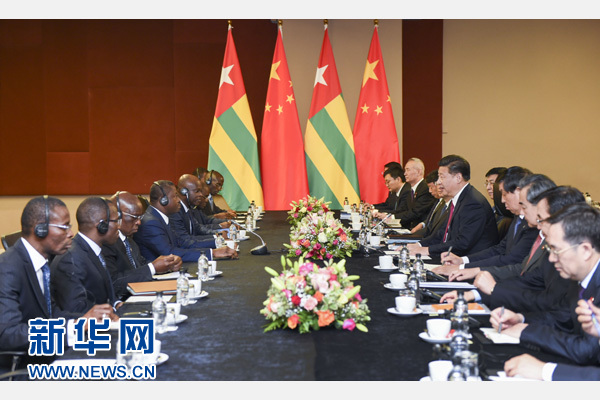 12月3日，國家主席習近平在約翰內(nèi)斯堡會見多哥總統(tǒng)福雷。新華社記者 謝環(huán)馳 攝 