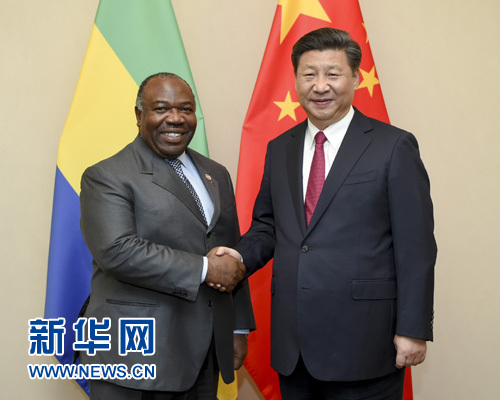 12月3日，國家主席習近平在約翰內(nèi)斯堡會見加蓬總統(tǒng)邦戈。新華社記者 謝環(huán)馳 攝 