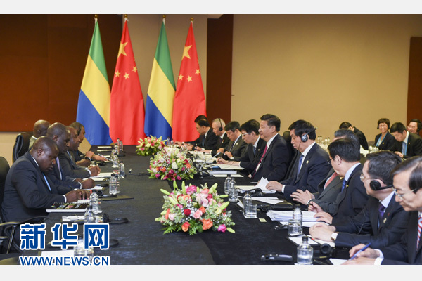 12月3日，國家主席習近平在約翰內(nèi)斯堡會見加蓬總統(tǒng)邦戈。新華社記者 謝環(huán)馳 攝 