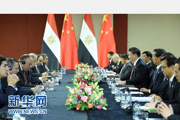 12月4日，國家主席習近平在約翰內(nèi)斯堡會見埃及總理伊斯梅爾。新華社記者 張鐸 攝 