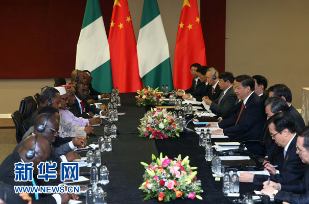 12月4日，國(guó)家主席習(xí)近平在約翰內(nèi)斯堡會(huì)見尼日利亞總統(tǒng)布哈里。 新華社記者 龐興雷 攝 