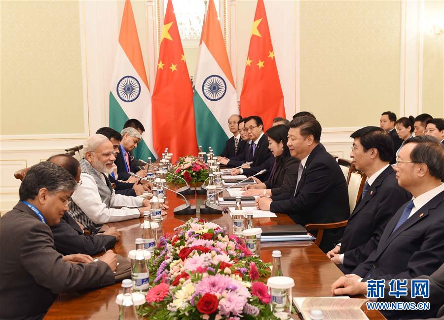 6月23日，國家主席習(xí)近平在烏茲別克斯坦塔什干會見印度總理莫迪。新華社記者 饒愛民攝