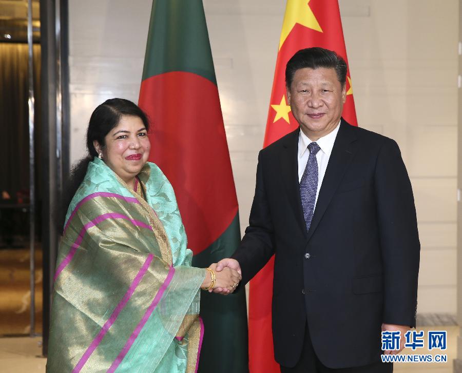10月14日，國家主席習(xí)近平在達(dá)卡會(huì)見孟加拉國國民議會(huì)議長喬杜里。 新華社記者蘭紅光攝 