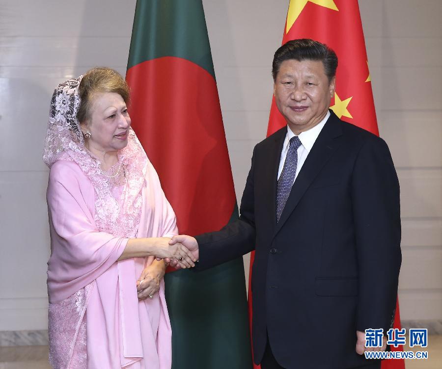 10月14日，國家主席習(xí)近平在達(dá)卡會見孟加拉國民族主義黨主席卡莉達(dá)&middot;齊亞。  新華社記者龐興雷攝 