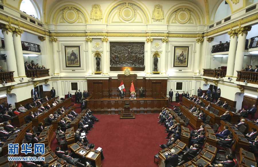 11月21日，國家主席習(xí)近平在秘魯國會發(fā)表題為《同舟共濟(jì)、揚(yáng)帆遠(yuǎn)航，共創(chuàng)中拉關(guān)系美好未來》的重要演講。 新華社記者 龐興雷 攝