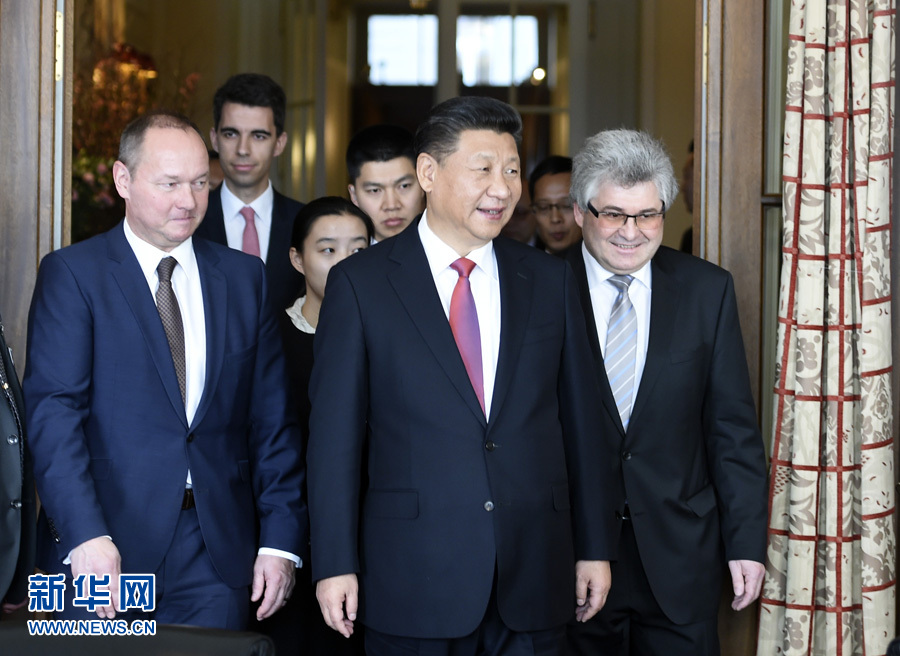 1月16日，國(guó)家主席習(xí)近平在伯爾尼會(huì)見(jiàn)瑞士聯(lián)邦國(guó)民院議長(zhǎng)施塔爾和聯(lián)邦院議長(zhǎng)比紹夫貝爾格。 新華社記者 謝環(huán)馳 攝